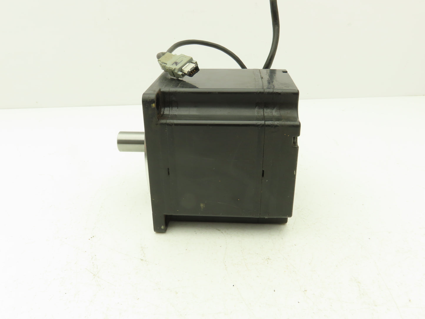 Yaskawa SGMPS-15A2E21 AC Servo Motor 1500W 200V 3000 RPM