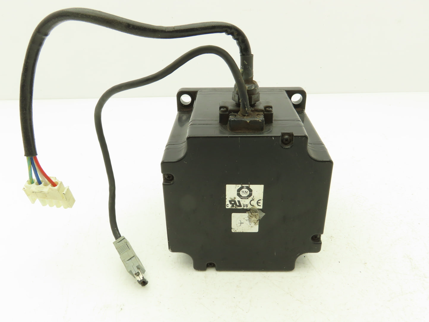 Yaskawa SGMPS-15A2E21 AC Servo Motor 1500W 200V 3000 RPM