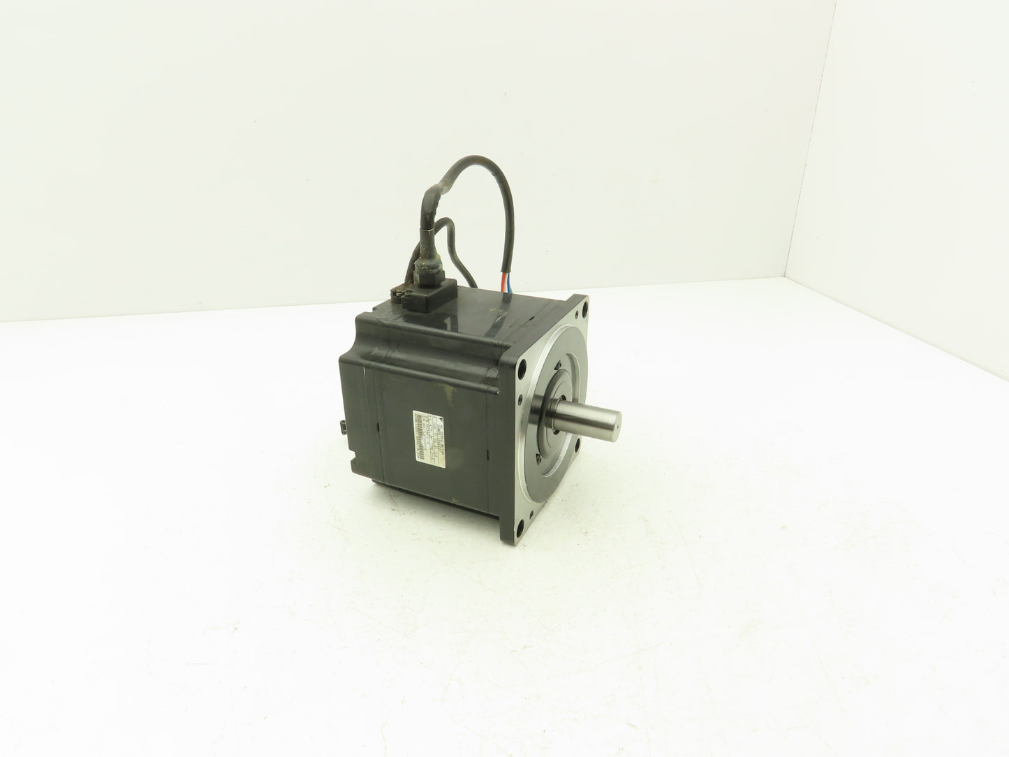 Yaskawa SGMPS-15A2E21 AC Servo Motor 1500W 200V 3000 RPM