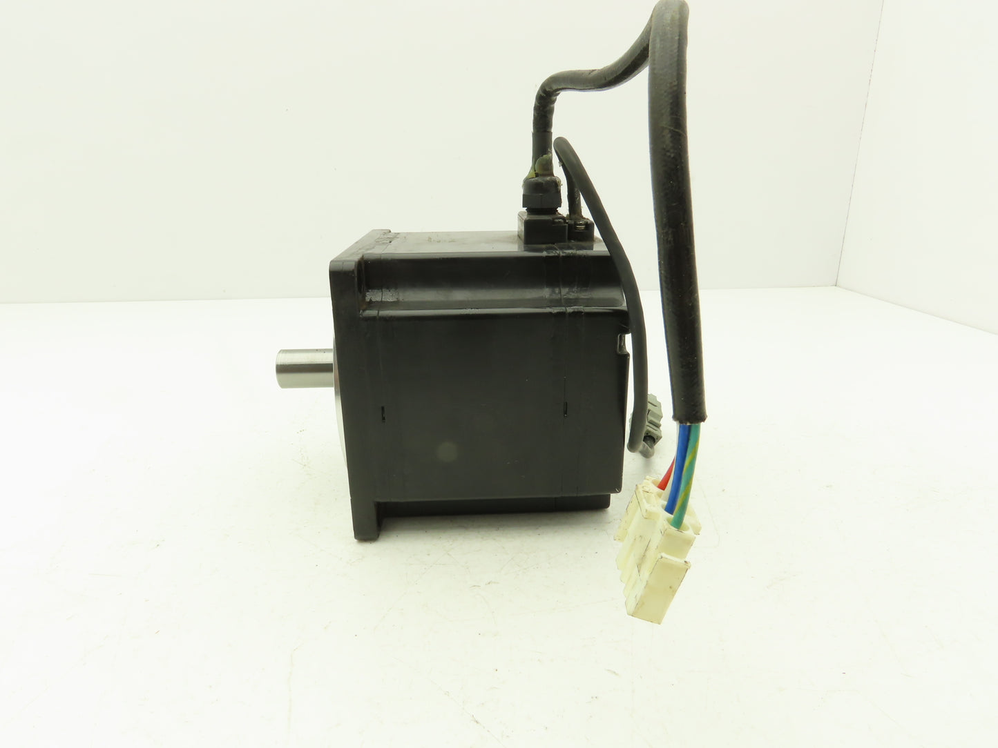 Yaskawa SGMPS-15A2E21 AC Servo Motor 1500W 200V 3000 RPM