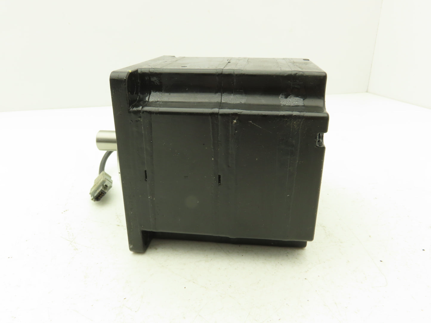 Yaskawa SGMPS-08A2E2B AC Servo Motor 750W 200V 3000 RPM