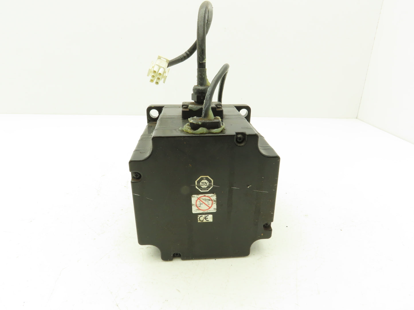 Yaskawa SGMPS-08A2E2B AC Servo Motor 750W 200V 3000 RPM