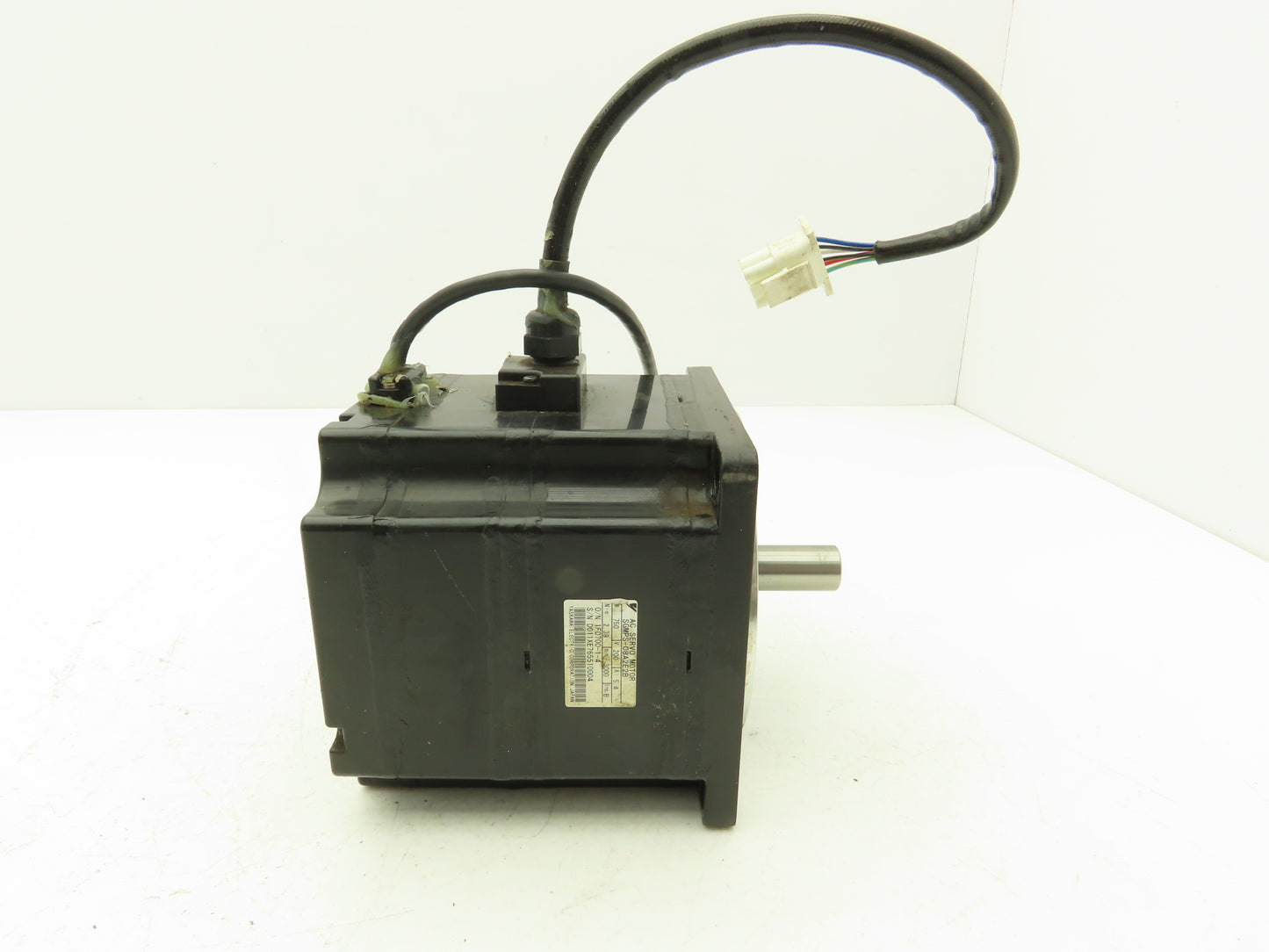 Yaskawa SGMPS-08A2E2B AC Servo Motor 750W 200V 3000 RPM