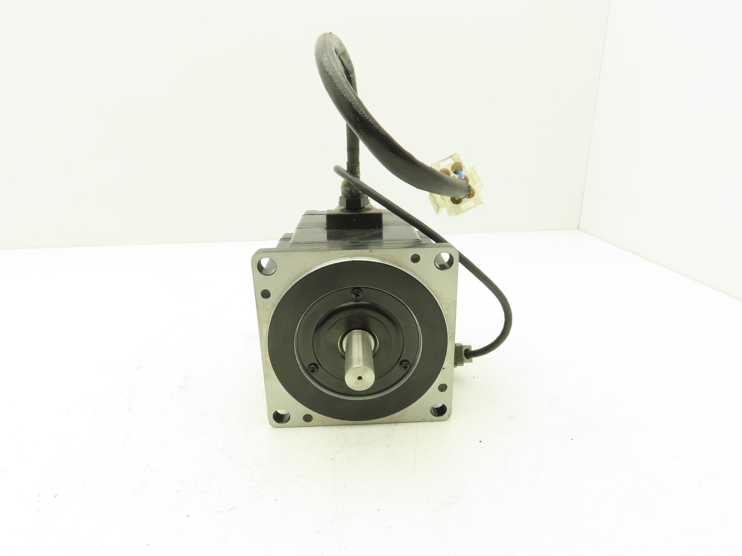Yaskawa SGMPS-08A2E2B AC Servo Motor 750W 200V 3000 RPM