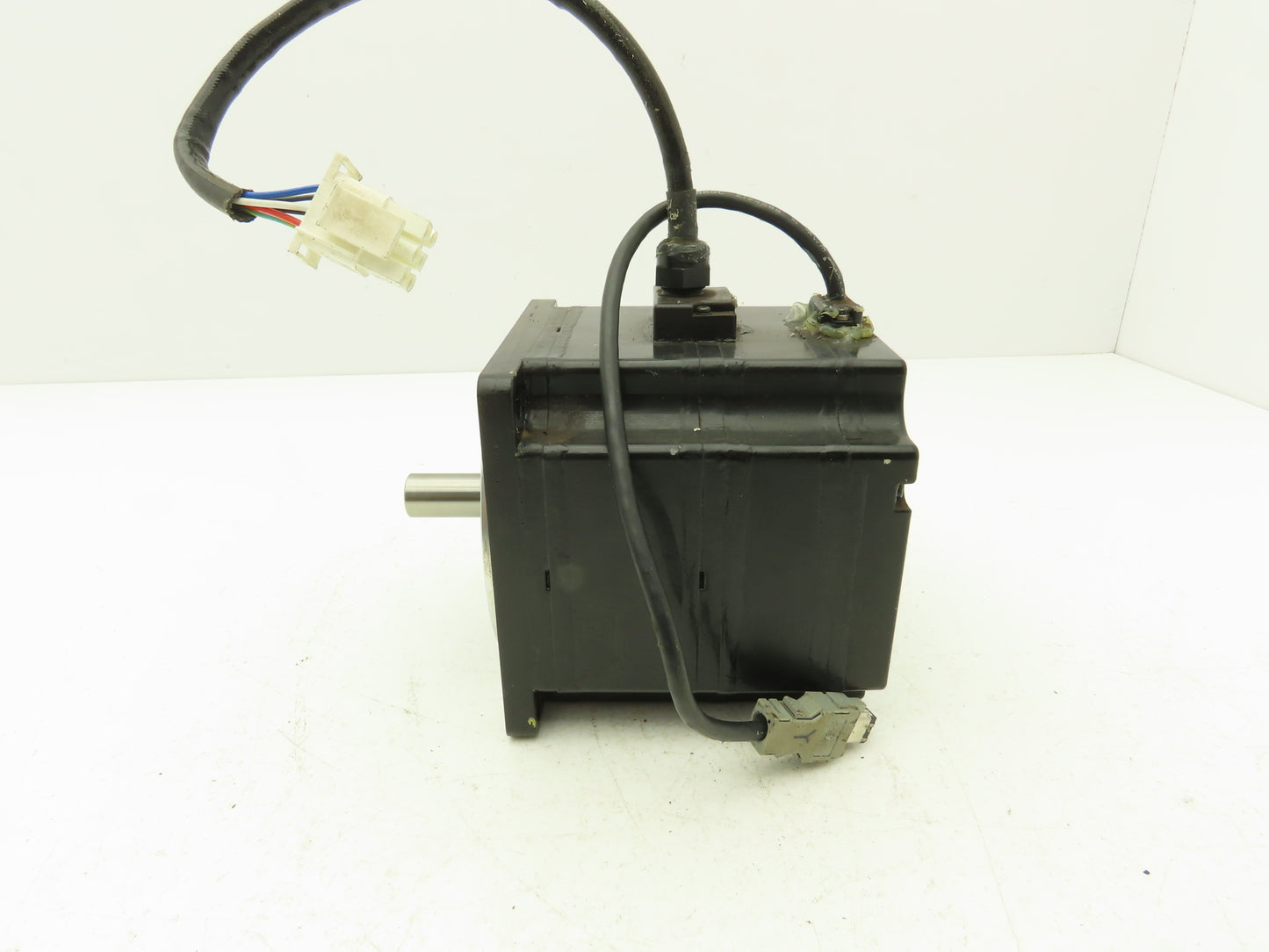 Yaskawa SGMPS-08A2E2B AC Servo Motor 750W 200V 3000 RPM