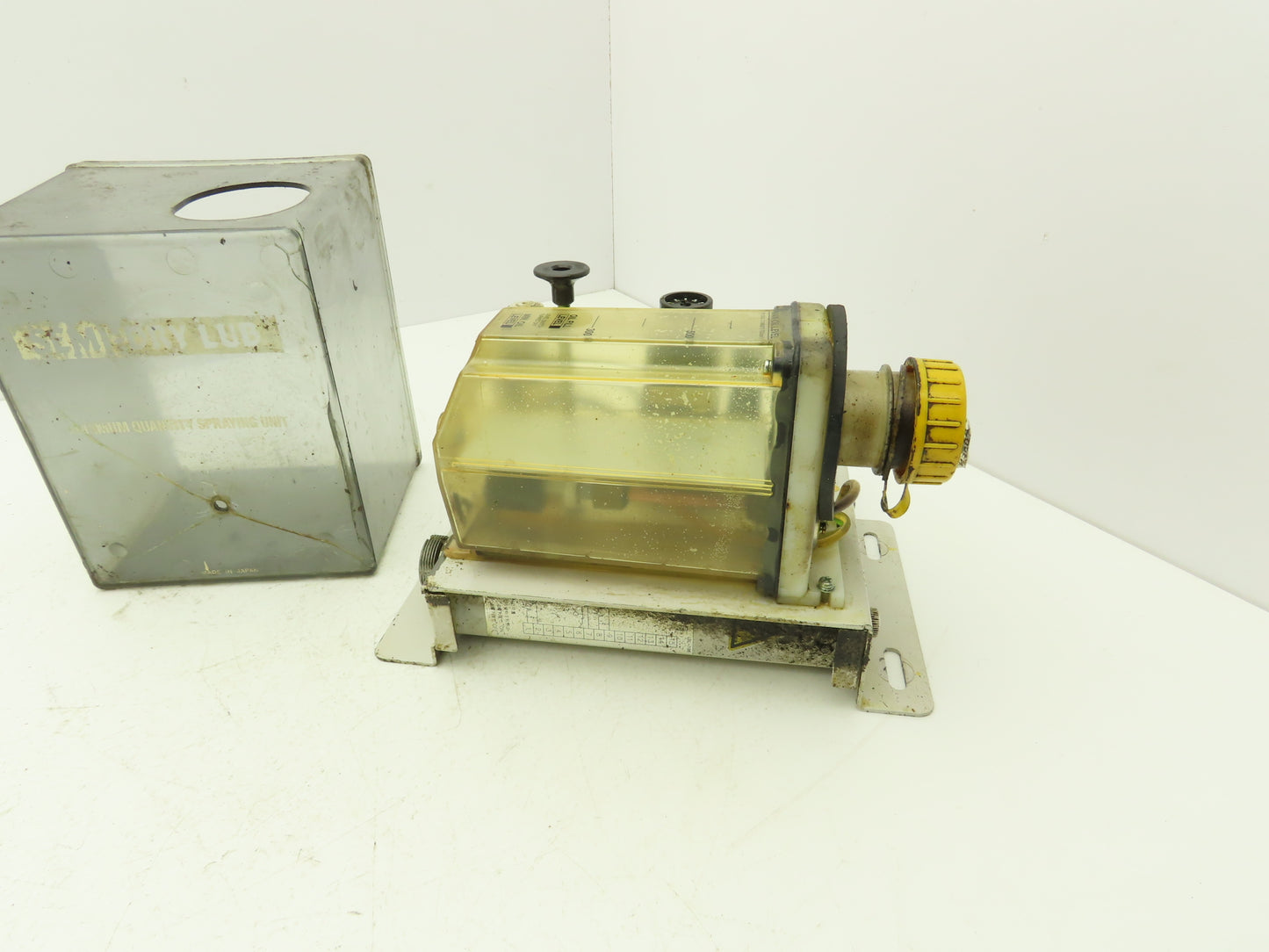Azbil L32-302-3A11 Pneumatic Lubricator Semi-Dry Oil Mist Sprayer Pump 24VDC