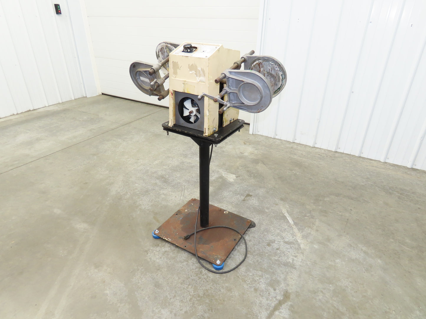 Red Devil 5400 One Gallon Paint Shaker Mixer Double Arm 2 Gallon Cans
