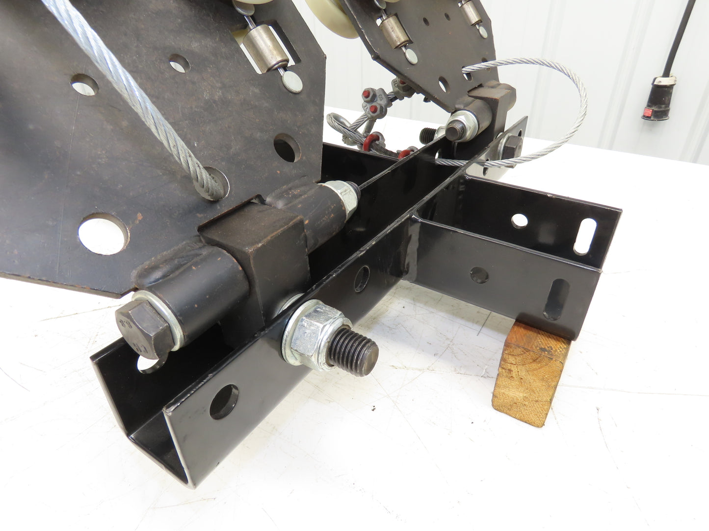 Knight Global MRES5735 Bridge Crane End Truck for RAD7510 Rail 3000Lb MRES77351