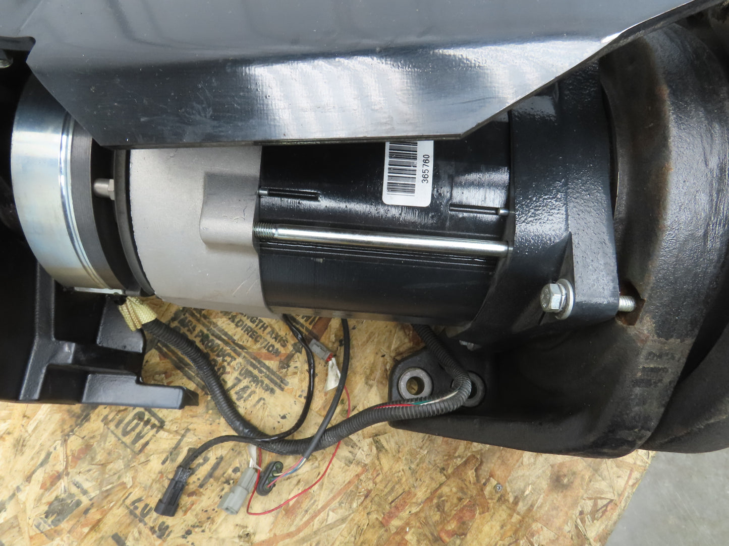 Yale 6831001300 Drive Motor Hub & Tiller Head Control Handle Off MTR007LFN24T