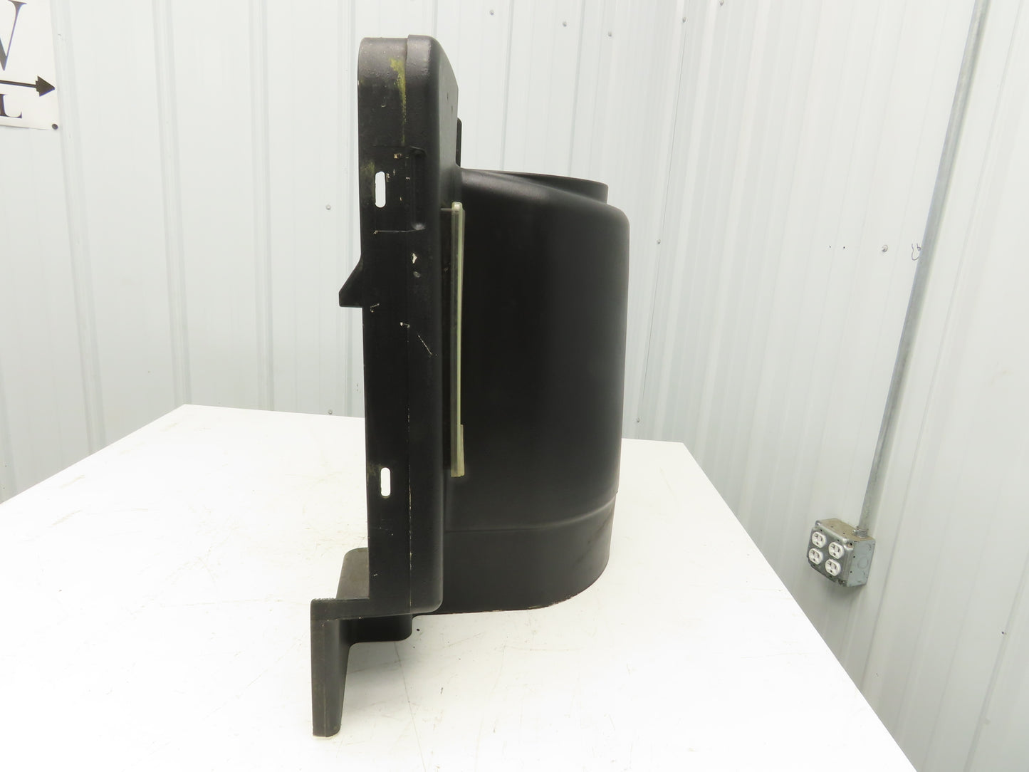 Yale Front End Plastic Shroud Removed From MTR007LFN24T Tow Truck