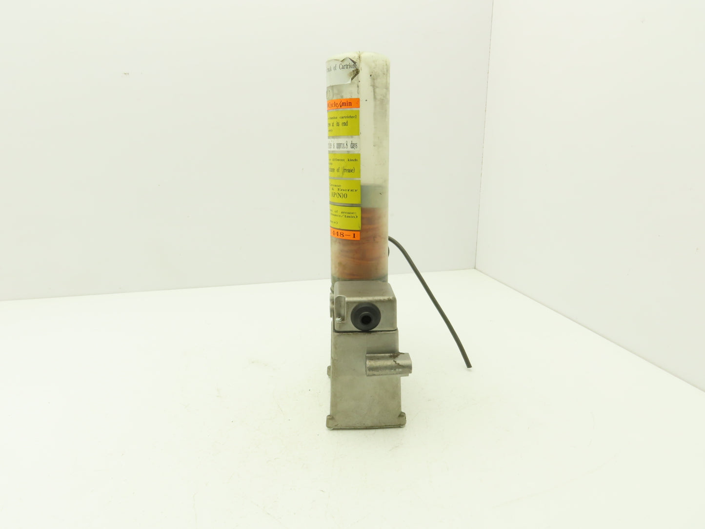Showa MHG4-10879 Lubricator Grease Pump 5.5cc/min 400mL Tube 220V
