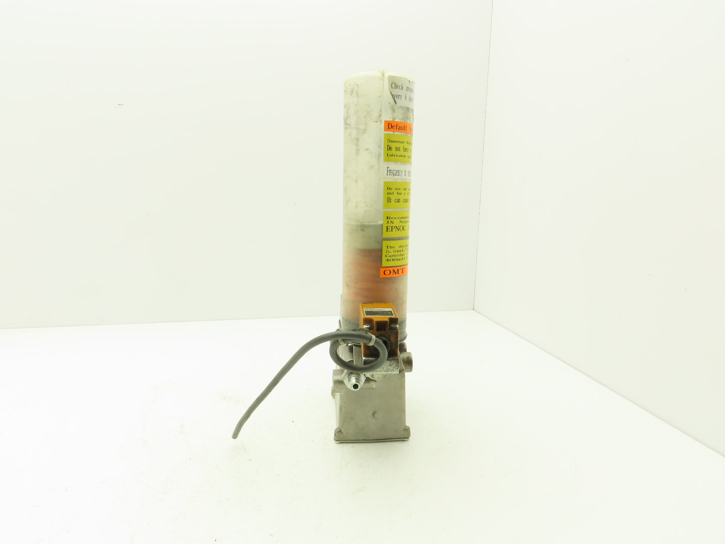 Showa MHG4-10879 Lubricator Grease Pump 5.5cc/min 400mL Tube 220V