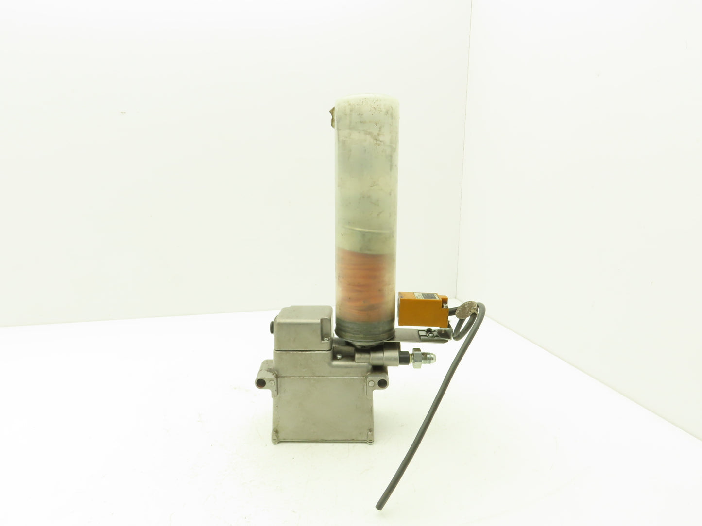 Showa MHG4-10879 Lubricator Grease Pump 5.5cc/min 400mL Tube 220V
