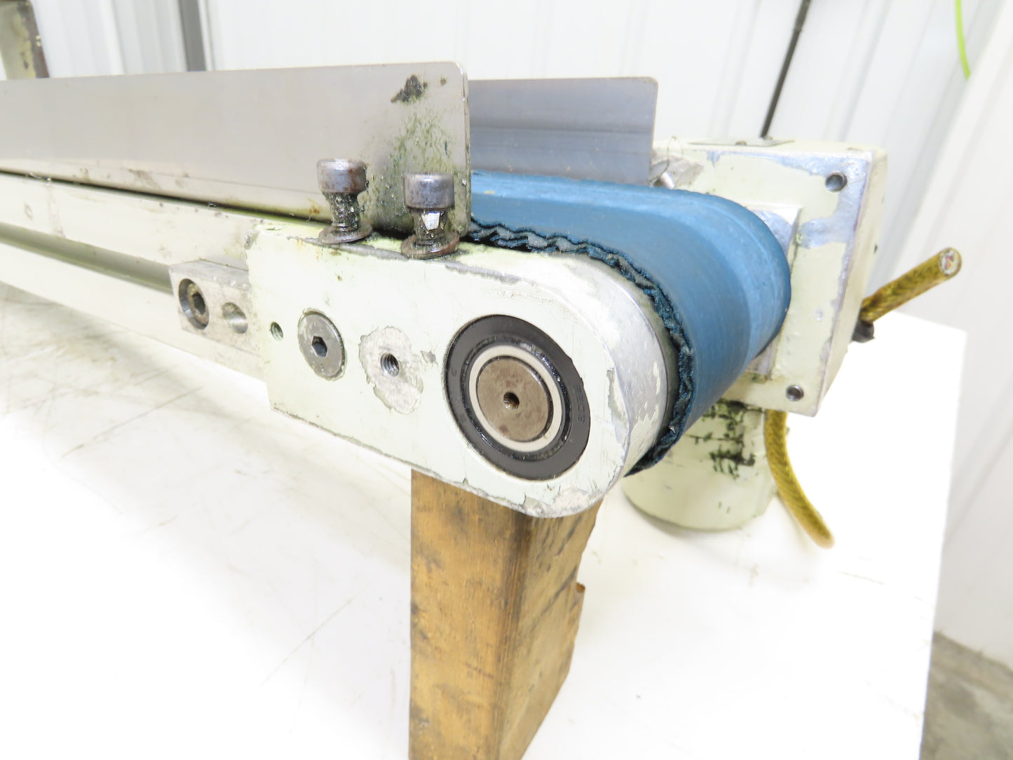 Pneumotec Belt Conveyor 3.5"W x 42.5"L 230/460V 3PH 16FPM Bracket Mount