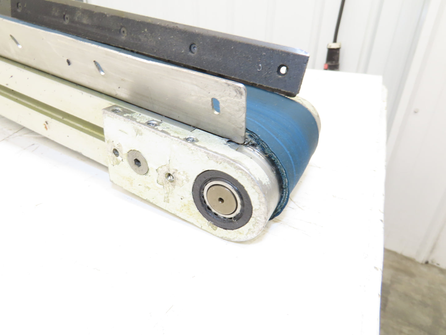 Pneumotec Belt Conveyor 3.5"W x 42.5"L 230/460V 3PH 16FPM Bracket Mount