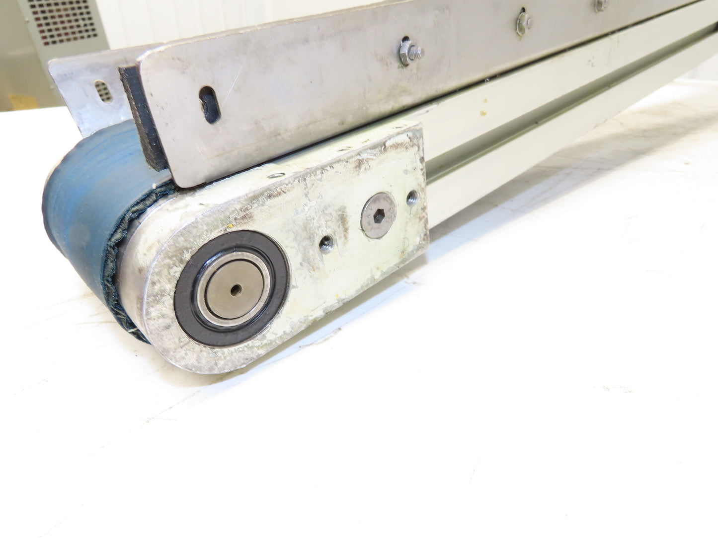 Pneumotec Belt Conveyor 3.5"W x 42.5"L 230/460V 3PH 16FPM Bracket Mount