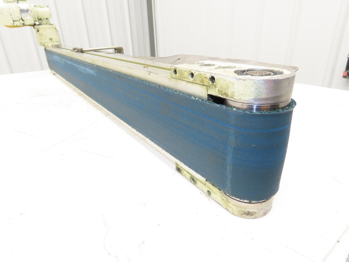 Pneumotec Belt Conveyor 3.5"W x 42.5"L 230/460V 3PH 16FPM Bracket Mount