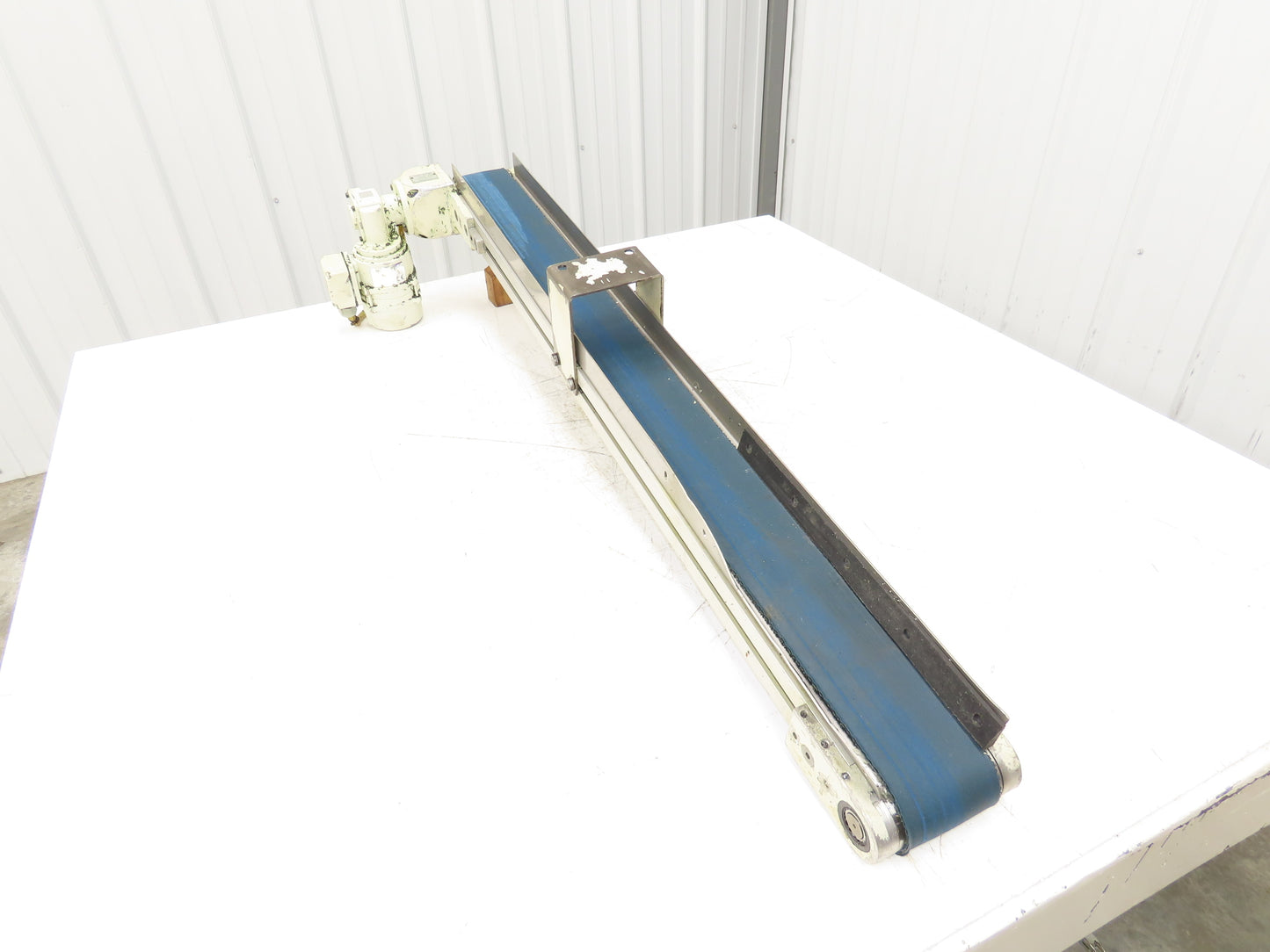 Pneumotec Belt Conveyor 3.5"W x 42.5"L 230/460V 3PH 16FPM Bracket Mount