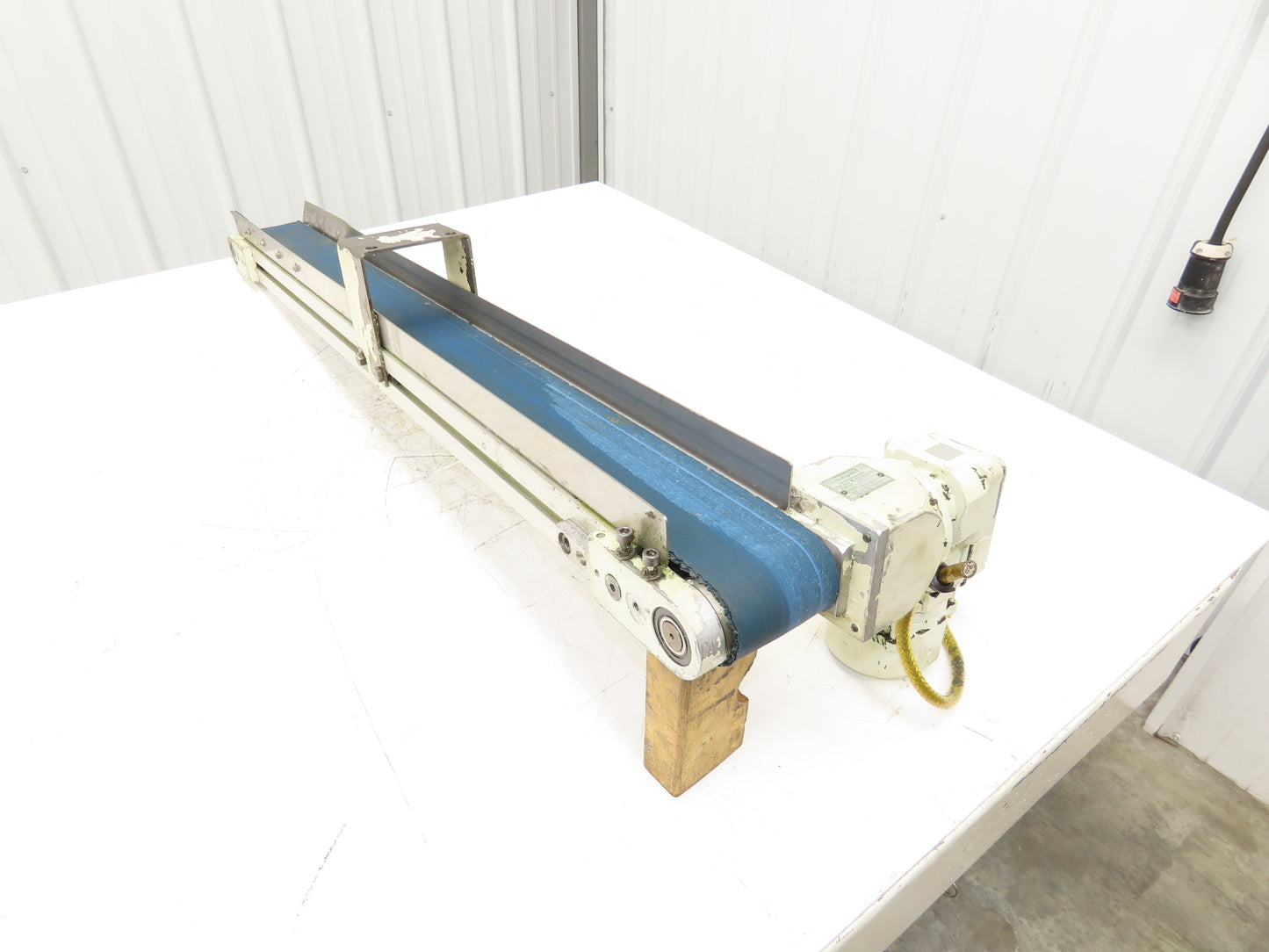 Pneumotec Belt Conveyor 3.5"W x 42.5"L 230/460V 3PH 16FPM Bracket Mount