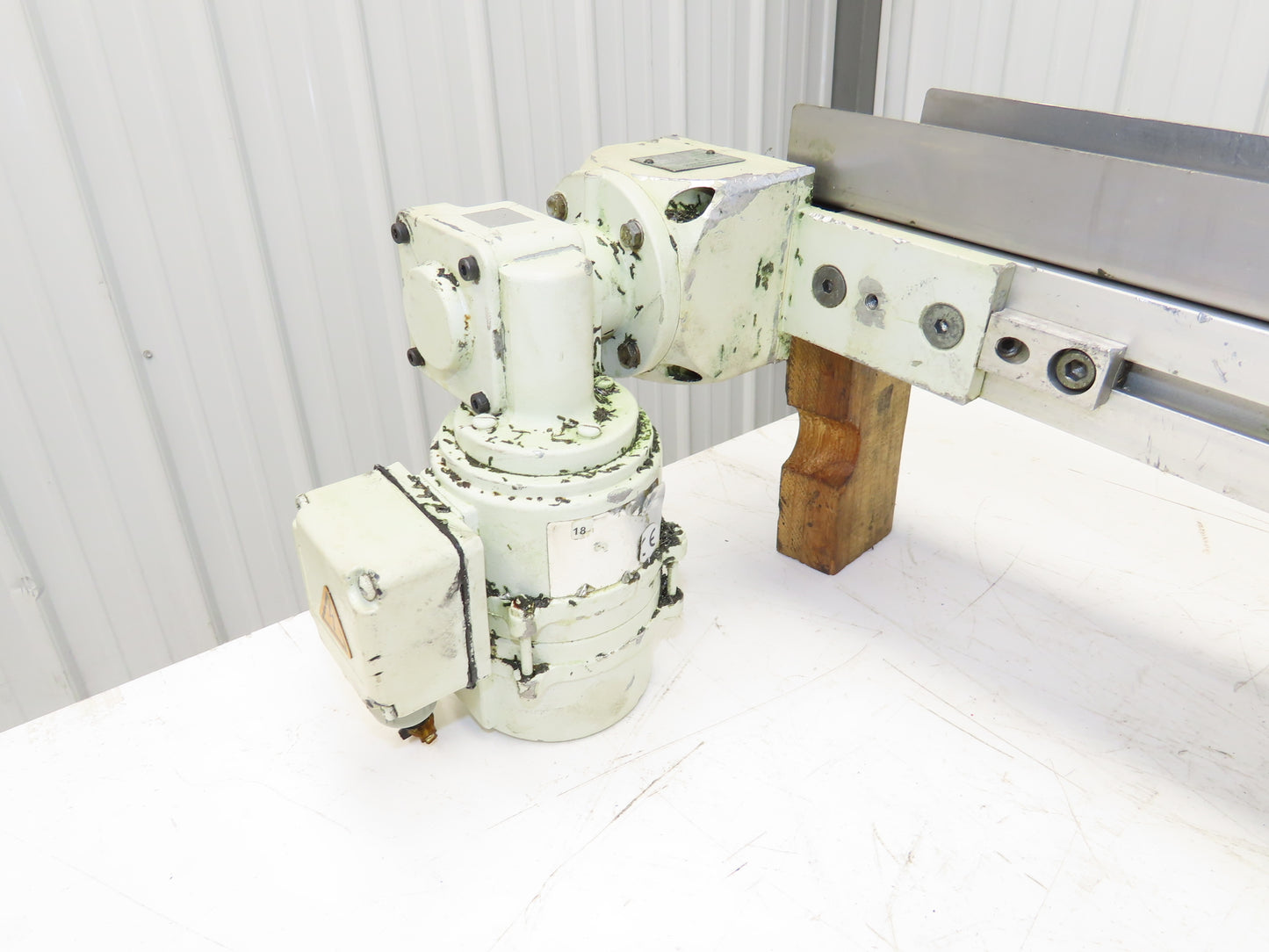 Pneumotec Belt Conveyor 3.5"W x 42.5"L 230/460V 3PH 16FPM Bracket Mount