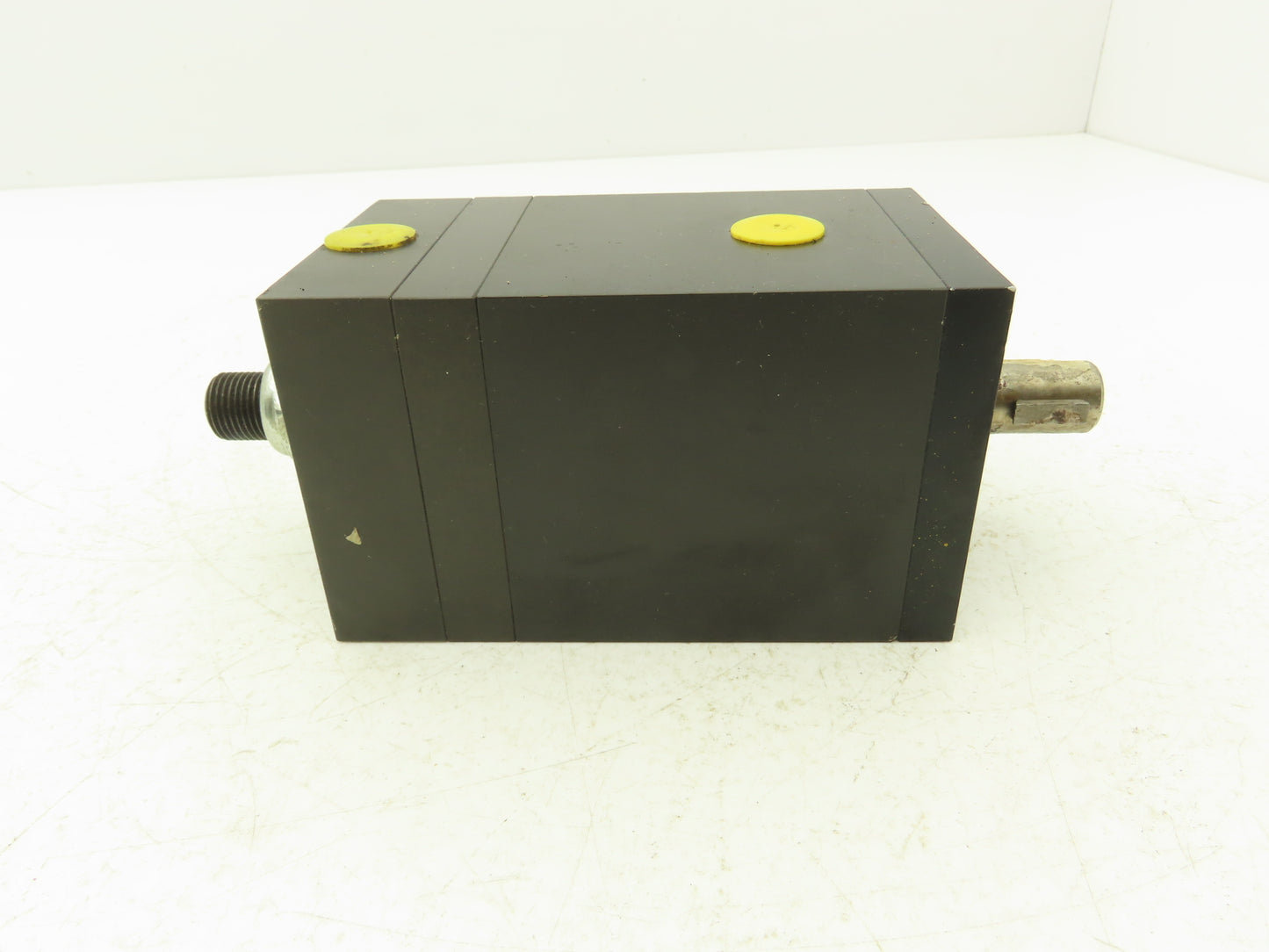 Zaytran RAM-75-180 Pneumatic Rotary Actuator 180° Rotation 5/8" Shaft 1/4" NPT