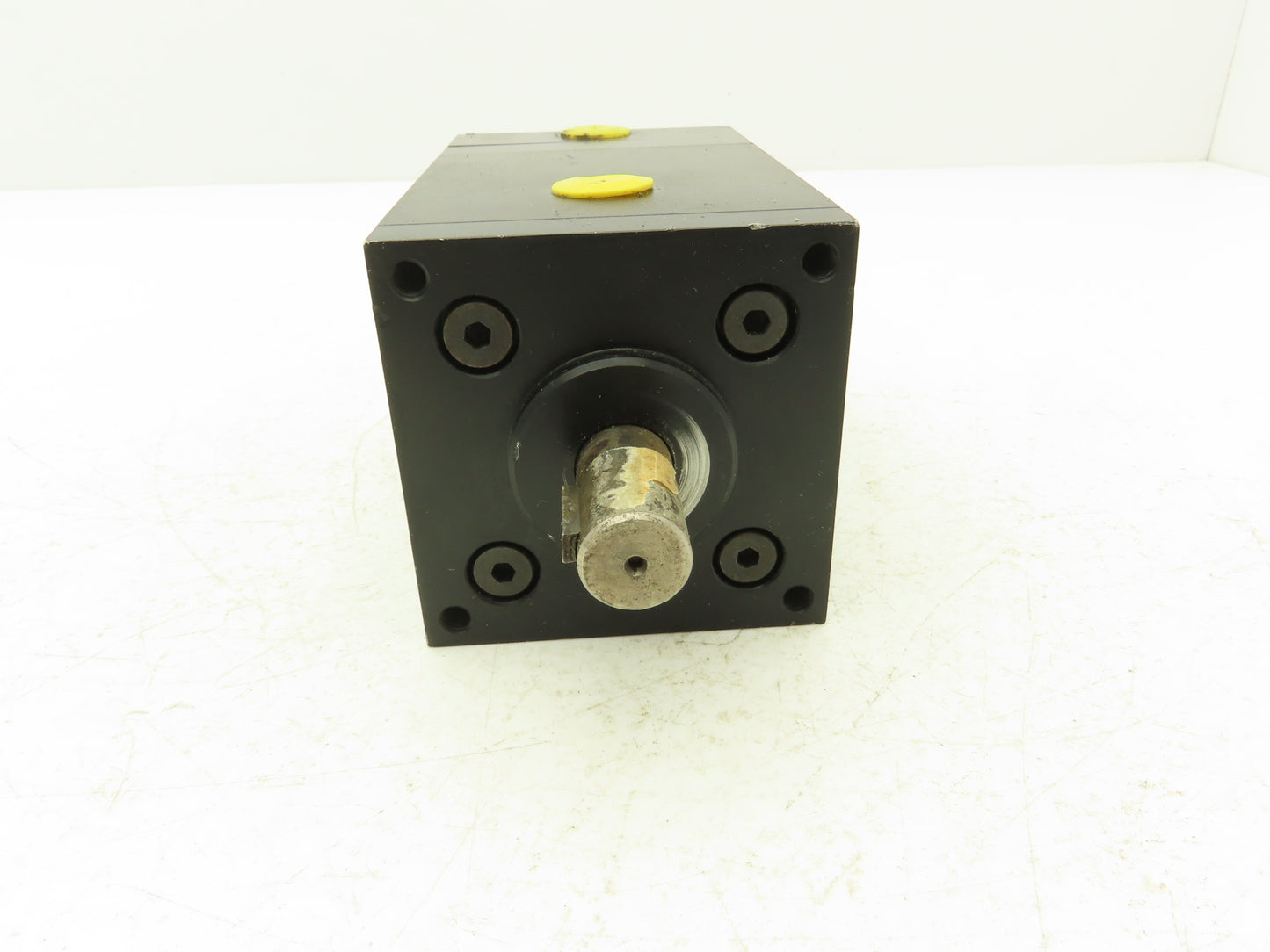 Zaytran RAM-75-180 Pneumatic Rotary Actuator 180° Rotation 5/8" Shaft 1/4" NPT