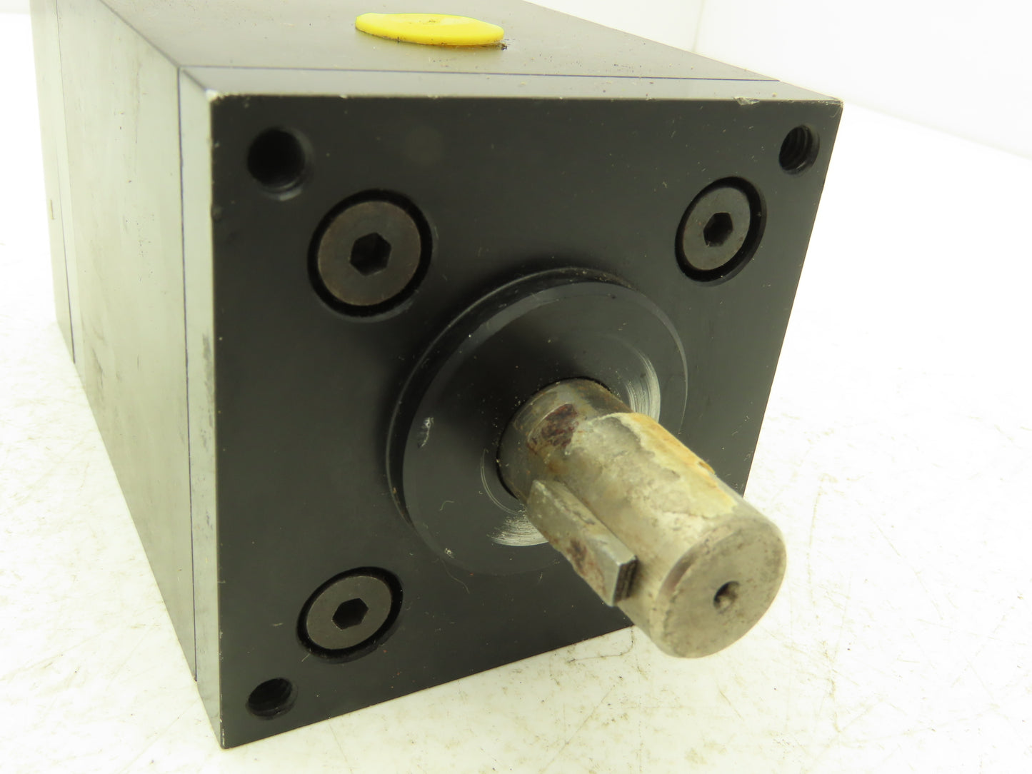 Zaytran RAM-75-180 Pneumatic Rotary Actuator 180° Rotation 5/8" Shaft 1/4" NPT