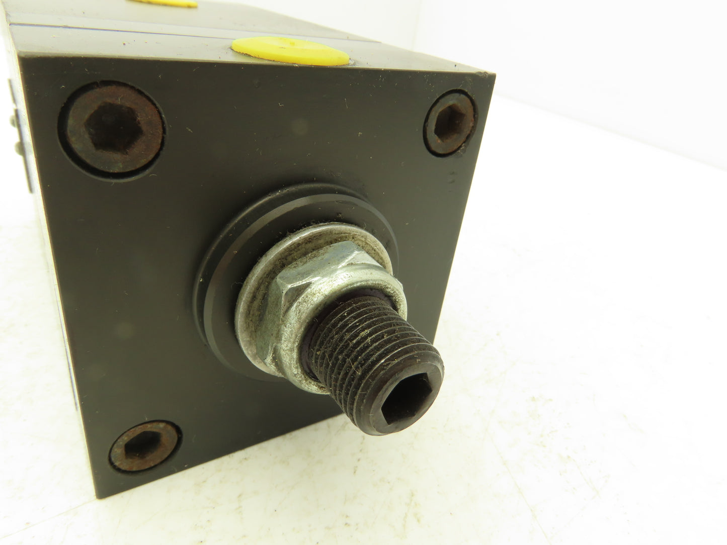 Zaytran RAM-75-180 Pneumatic Rotary Actuator 180° Rotation 5/8" Shaft 1/4" NPT