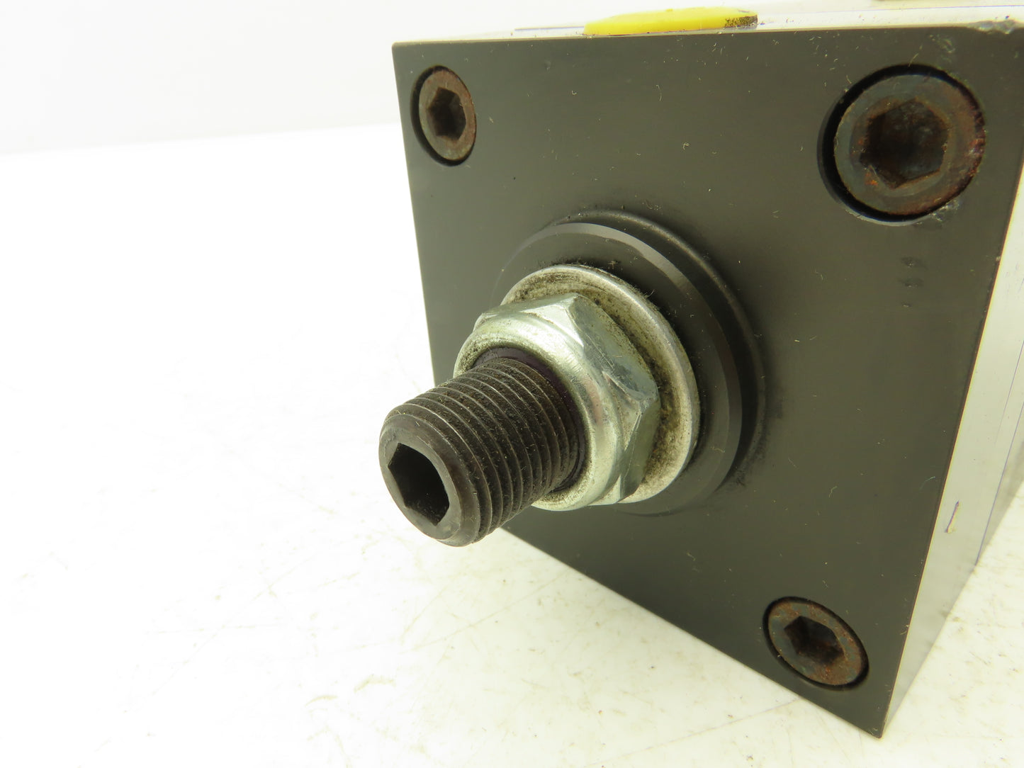 Zaytran RAM-75-180 Pneumatic Rotary Actuator 180° Rotation 5/8" Shaft 1/4" NPT