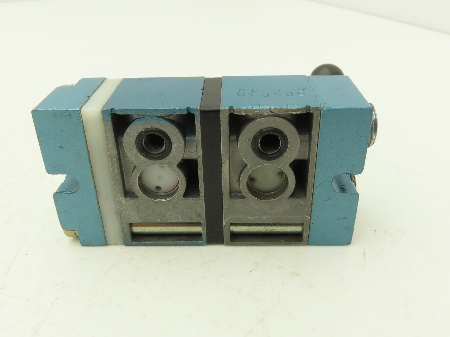 MAC 1183A-36 Pneumatic Control Valve With Hand Lever 150PSI 1/4" NPT Ports