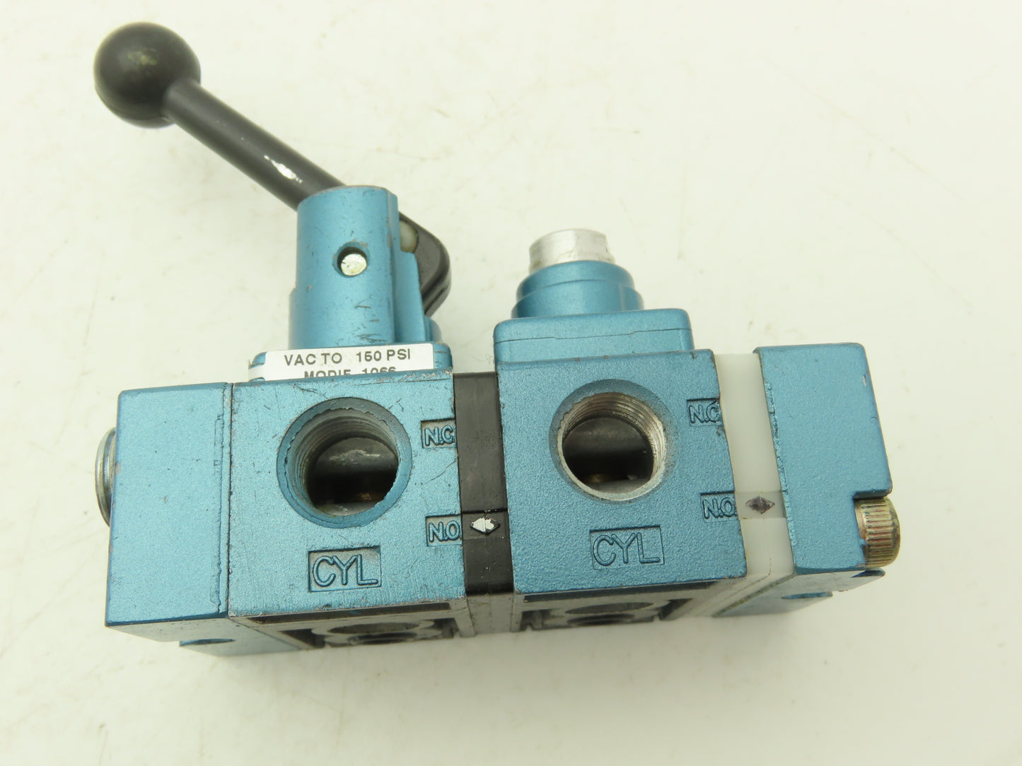 MAC 1183A-36 Pneumatic Control Valve With Hand Lever 150PSI 1/4" NPT Ports