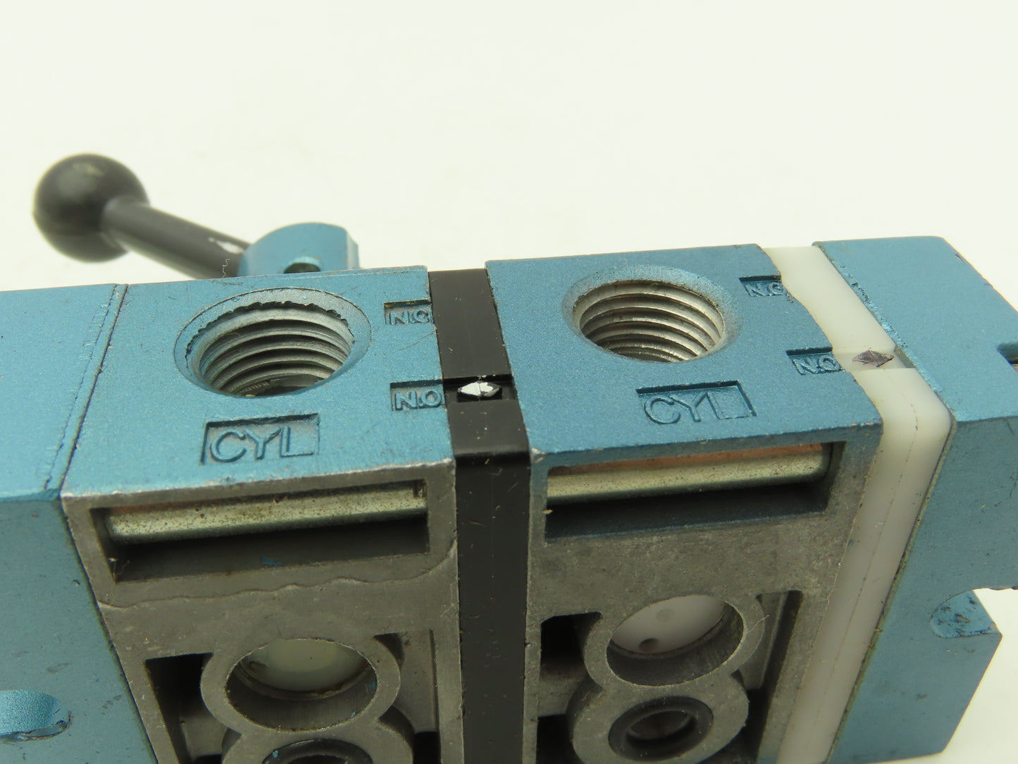 MAC 1183A-36 Pneumatic Control Valve With Hand Lever 150PSI 1/4" NPT Ports