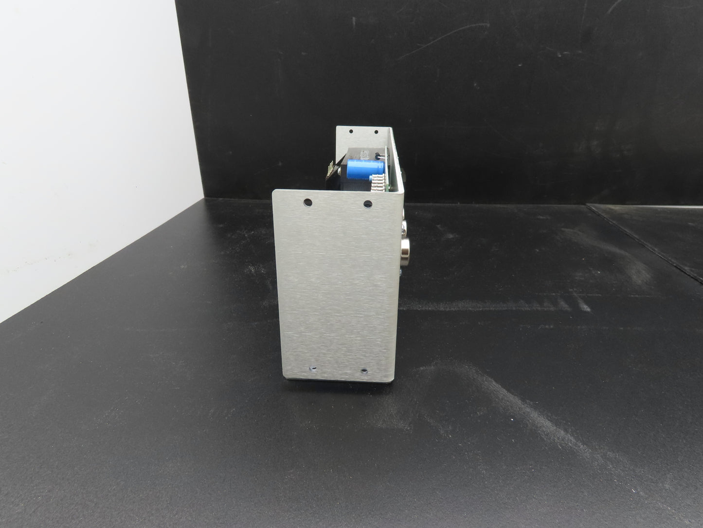 International IHE-28-6 DC Power Supply 100-240VAC 47-63Hz Input 28VDC 6A Output