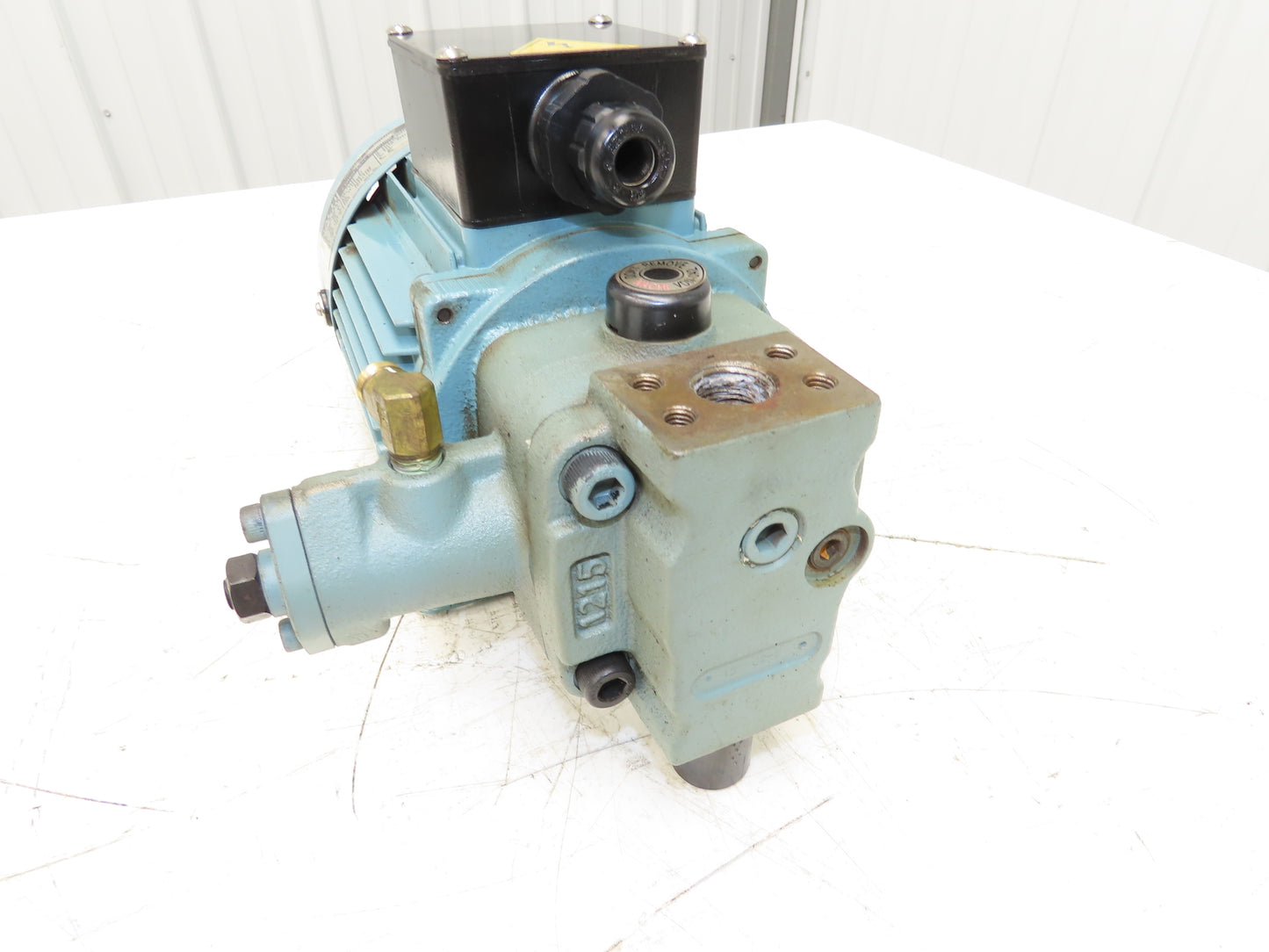 Nachi UVN-1A-0A2-0.7-4-11 Variable Hydraulic Uni-Pump 1160psi 0.75kw 220V 4P 3Ph