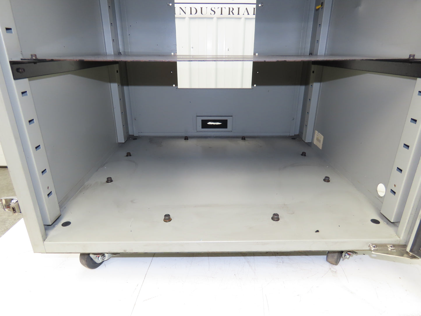 Elecom L48F767 FA Computer Locker Enclosure 740mm x 730mm x 650mm Rack Mount