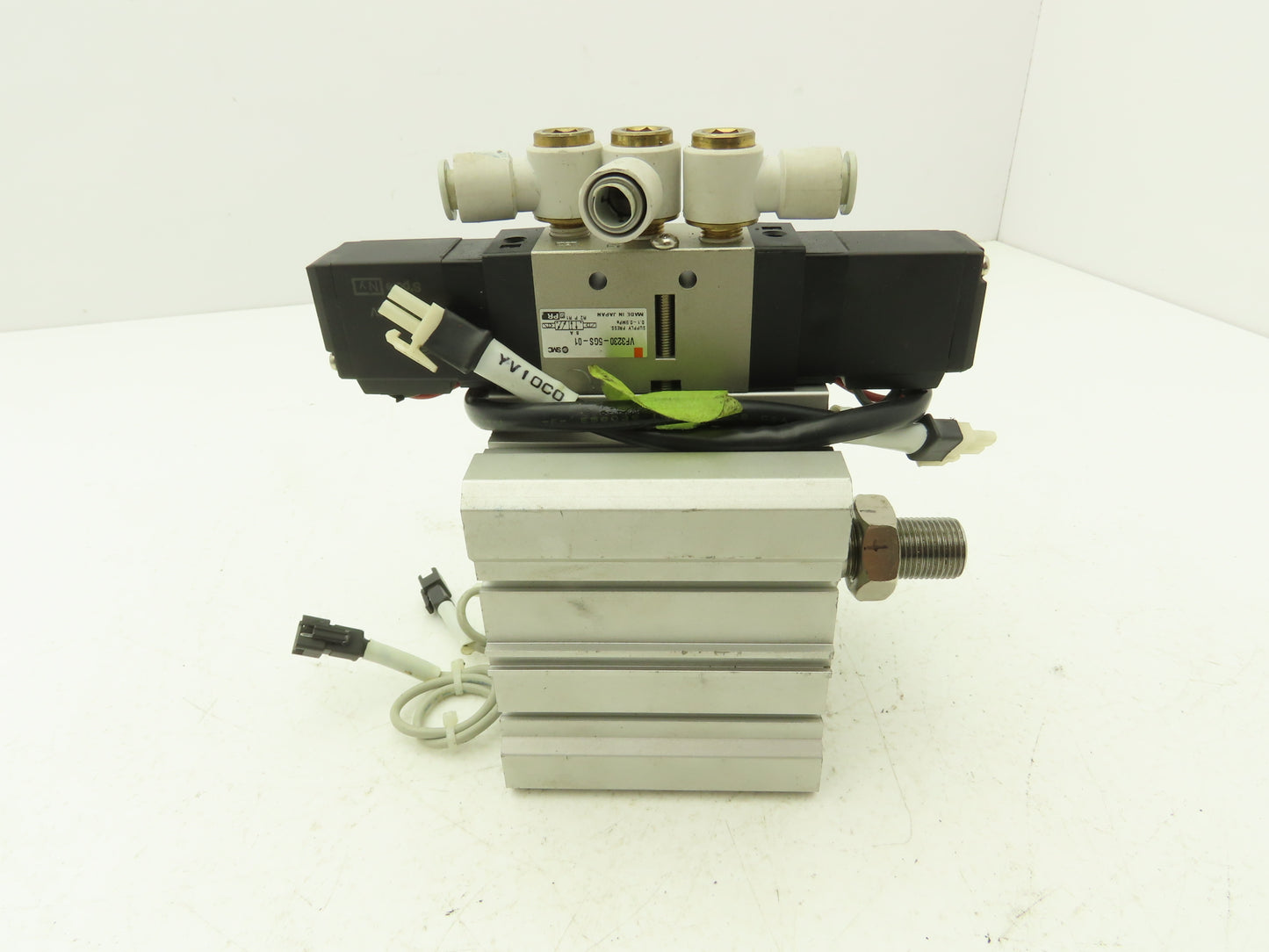 SMC CDVQ2B80-23-DCJ1649J Air Cylinder 80mm Bore 23mm Stroke w/Solenoid Valve 24V
