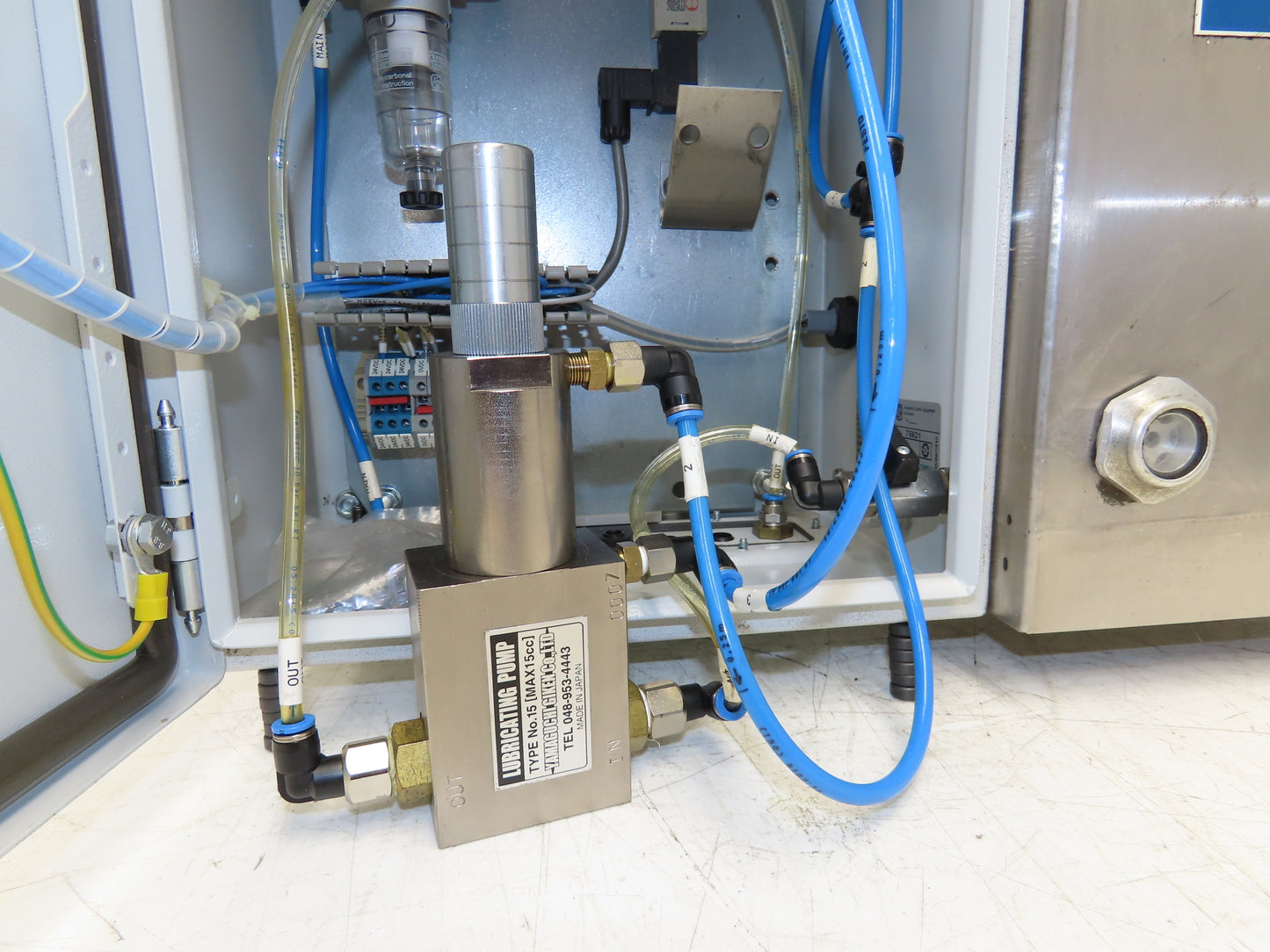 Castool C1L-AL-LD-BR-B Automatic Lubricator CNC Oil Pump 24VDC 15CC With Tank