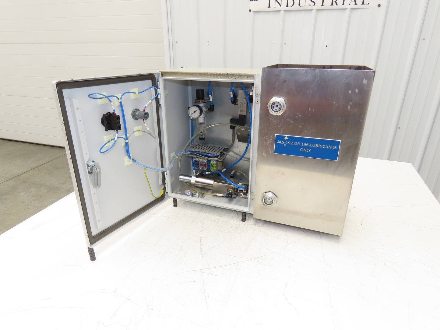 Castool C1L-AL-LD-BR-B Automatic Lubricator CNC Oil Pump 24VDC 15CC With Tank