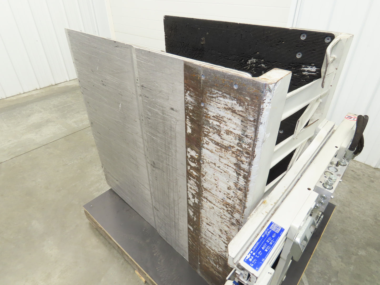 Cascade Razorback Cardboard Carton Bale Clamp Forklift Attachment 1962lbs 2022