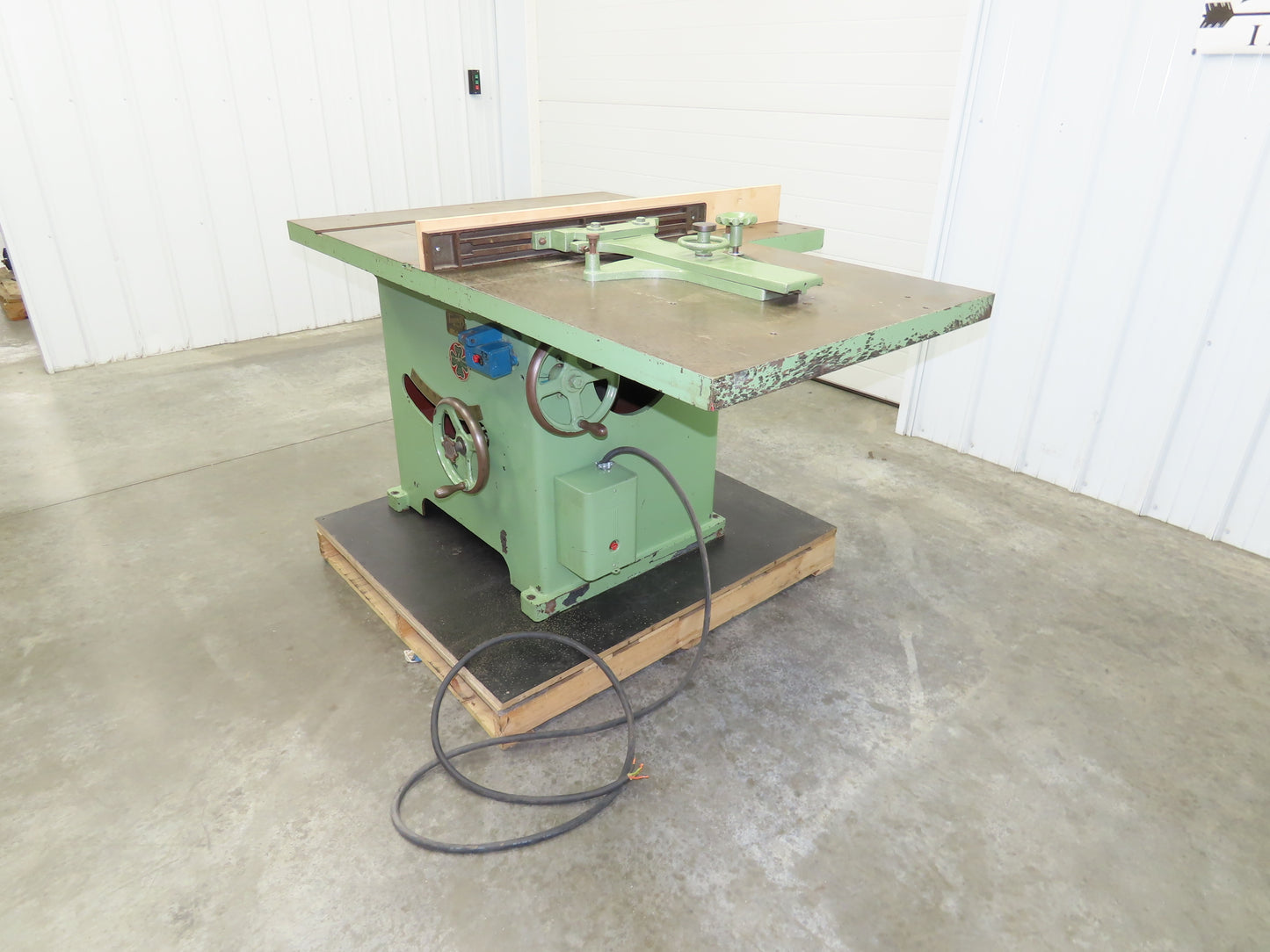 Tannewitz U Woodworking Miter Table Saw 20" Blade 5hp 230/460V Tilting Arbor