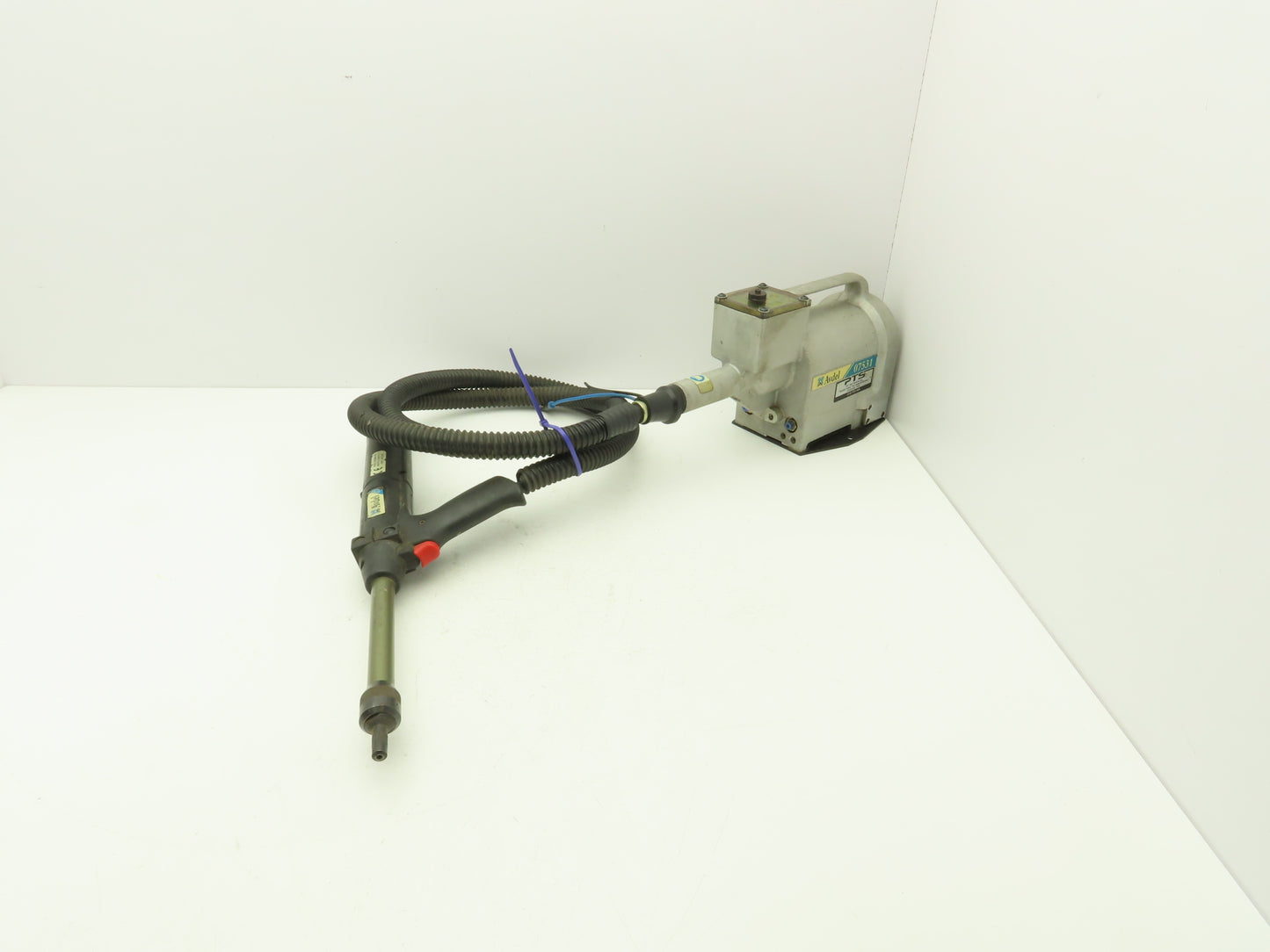 Avdel 07531 Air Pressure Intensifier W Hydropneumatic Riveter W & 6.5' Hoses