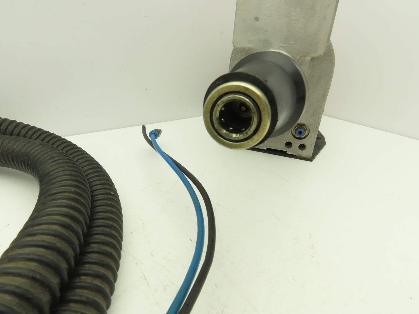 Avdel 07531 Air Pressure Intensifier W Hydropneumatic Riveter W & 6.5' Hoses