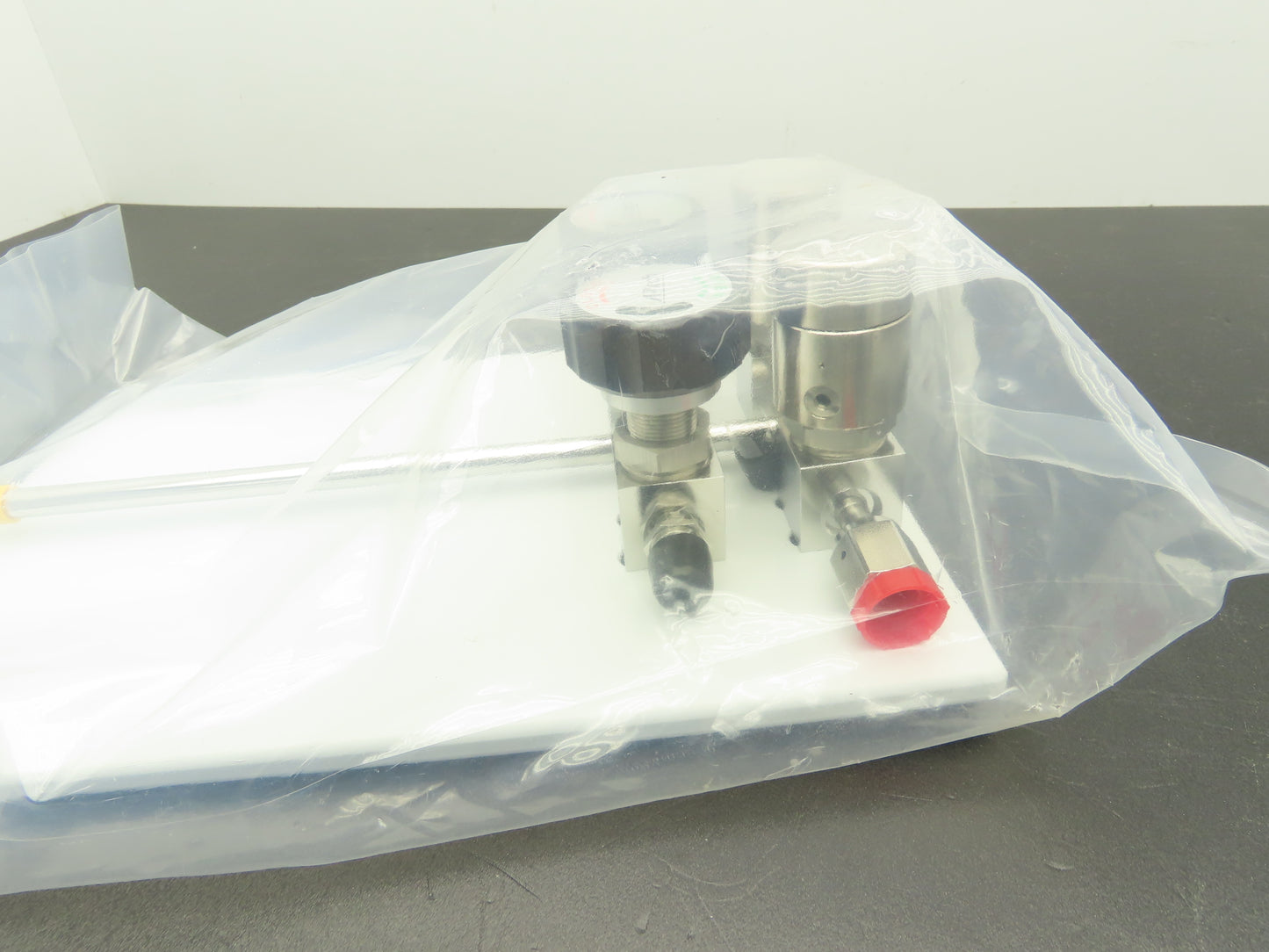 APTech AP3550/3650SM Four AL/238 Pneumatic Diaphragm Valve Assembly Round Knob