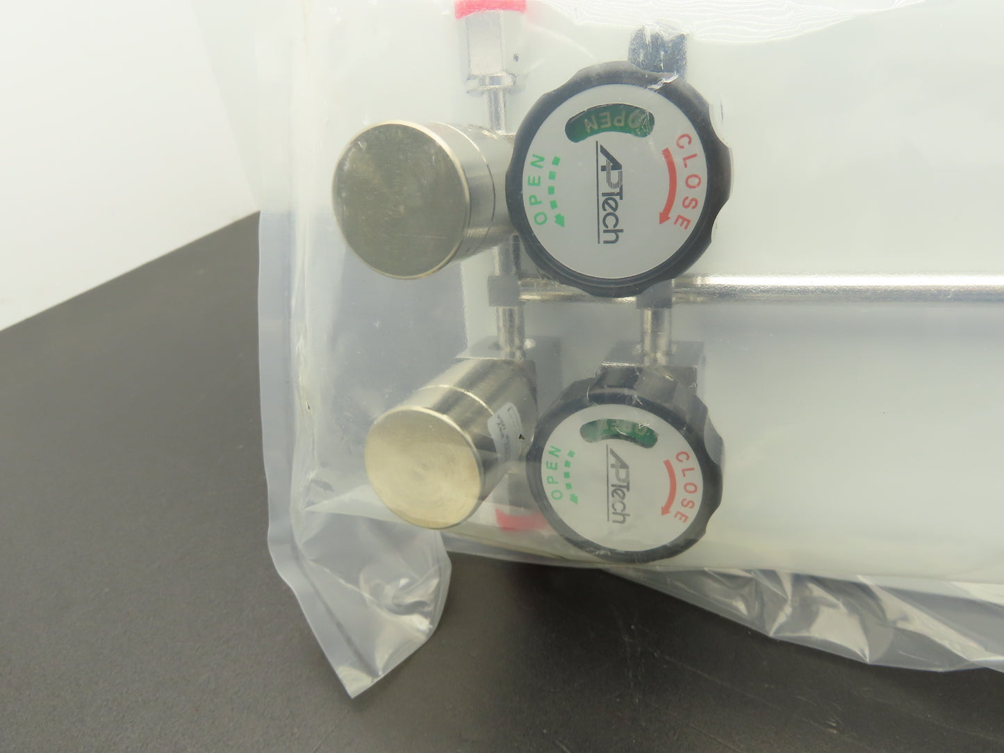 APTech AP3550/3650SM Four AL/238 Pneumatic Diaphragm Valve Assembly Round Knob