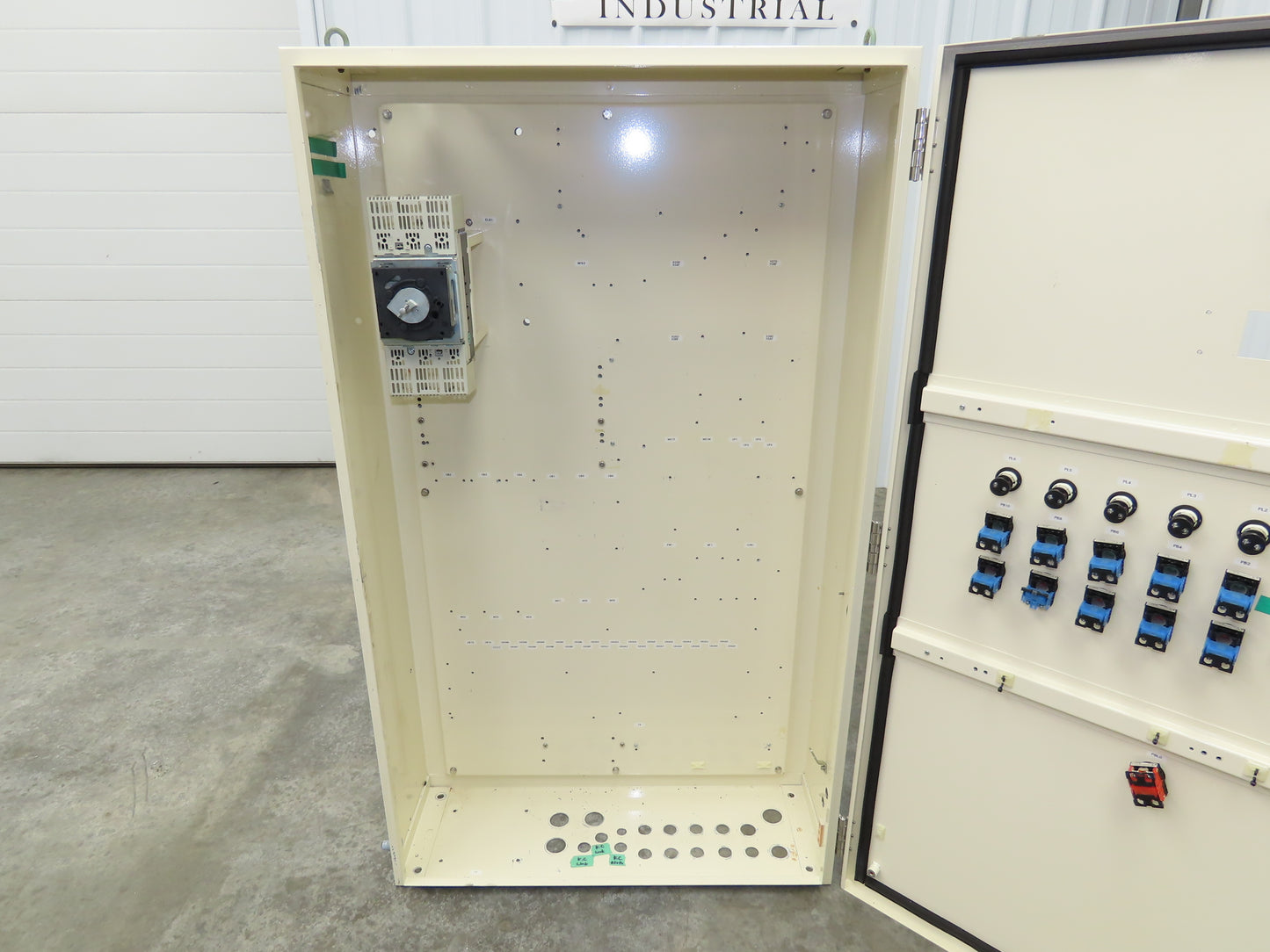 Electrical Enclosure 1200x700x240mm Backplate 200 Amp Disconnect 47x27x9"