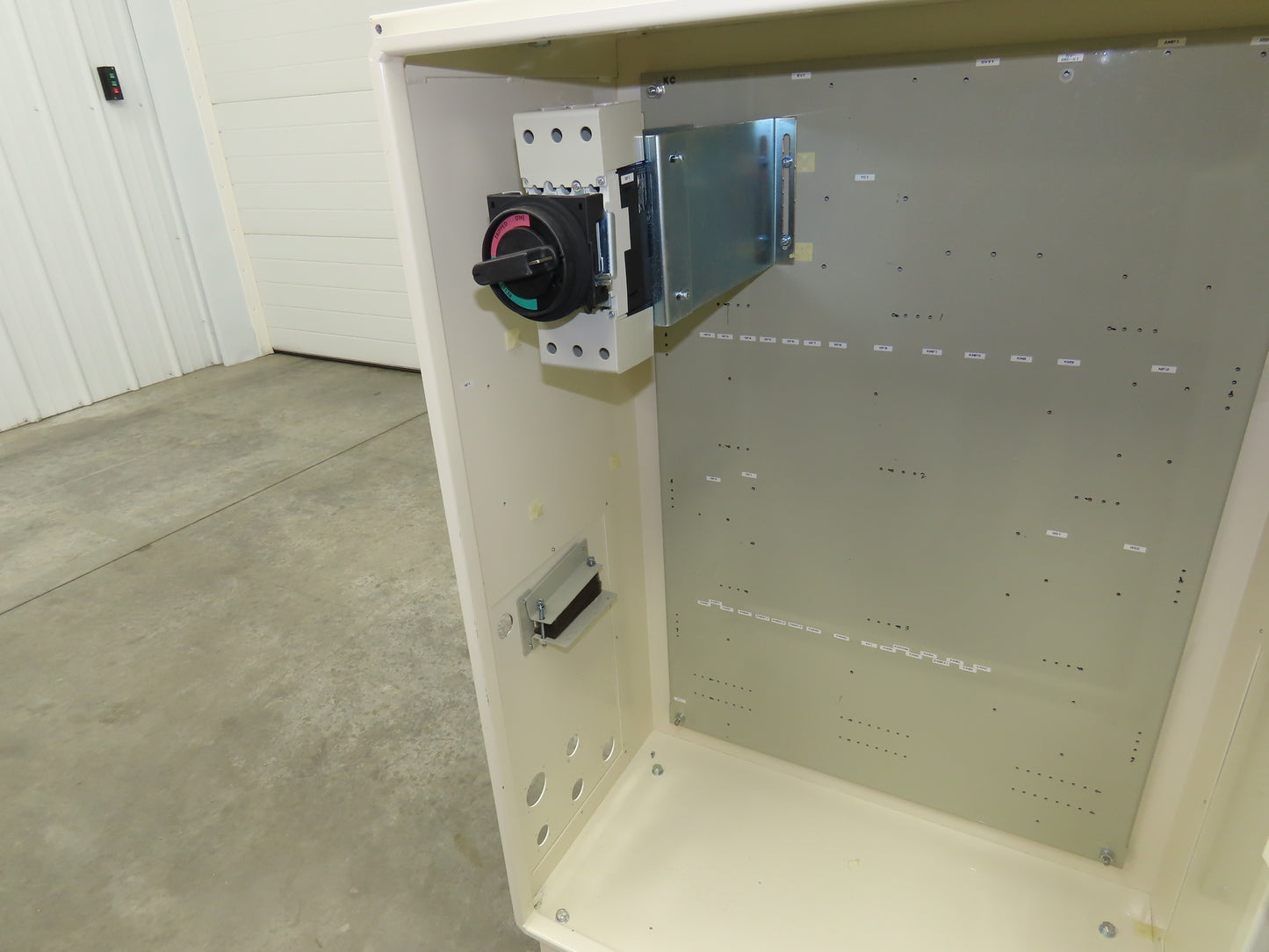 Electrical Enclosure 1000x700x400mm Backplate 30 Amp Disconnect 39x27x12"