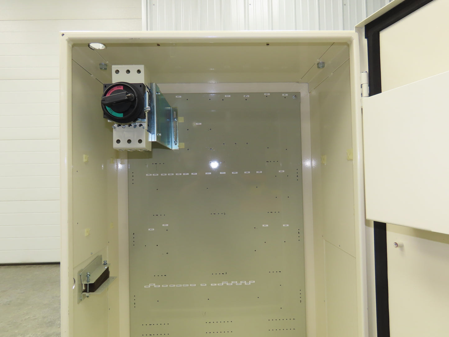 Electrical Enclosure 1000x700x400mm Backplate 30 Amp Disconnect 39x27x12"