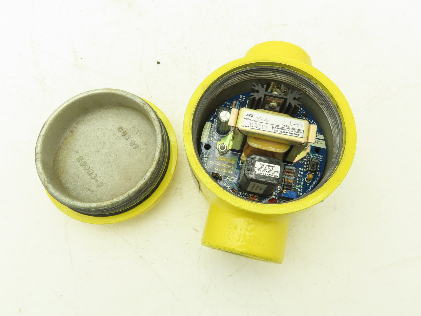 Fluid Components 8-66/1"/4"U/S/WD/V/5181-X/RL15FTPVC/T Flow Switch 1-1/4" NPT