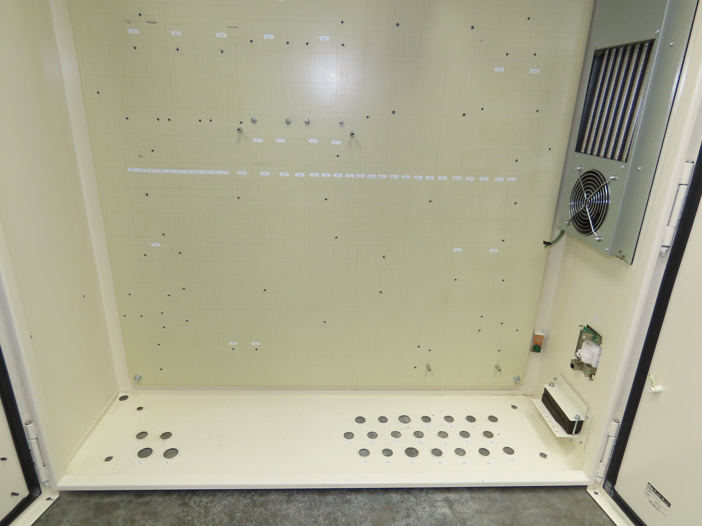 Electrical Enclosure 1200x1000x300mm Dual Door 100 Amp Disconnect 47x39x12"