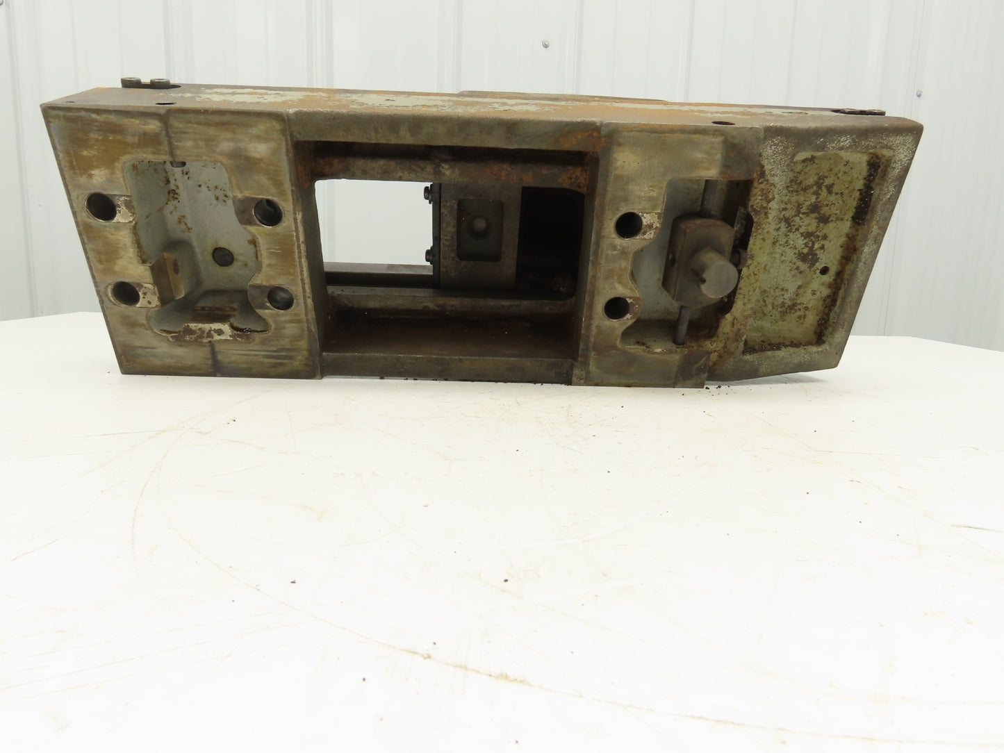 Yamazaki Mazak QT-8 Quick Turn 8 CNC Lathe Tailstock With Bed Rails